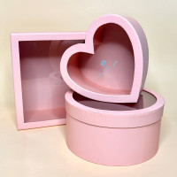 Набір подарункових коробкок у різних формах три штуки білого кольору рожевого кольору