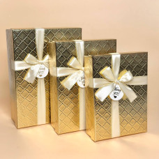 Подарункові коробки з рельєфним тисненням золотого кольору