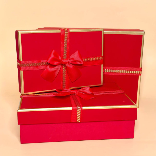 Подарункові коробки з бантом червоного кольору 