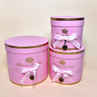 Набір з трьох круглих коробок для квітів рожевого кольору