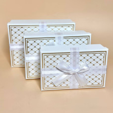 Набір квадратних коробок для подарунків білого кольору
