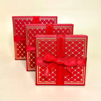 Набір коробок для подарунків червоного кольору