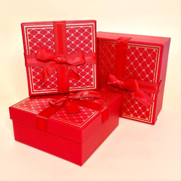 Набір коробок для подарунків червоного кольору