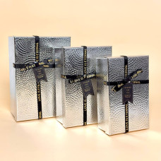 Набір тексурних коробок зі стрічкою срібного кольору