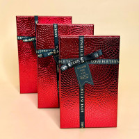 Набір тексурних коробок зі стрічкою червоного кольору 