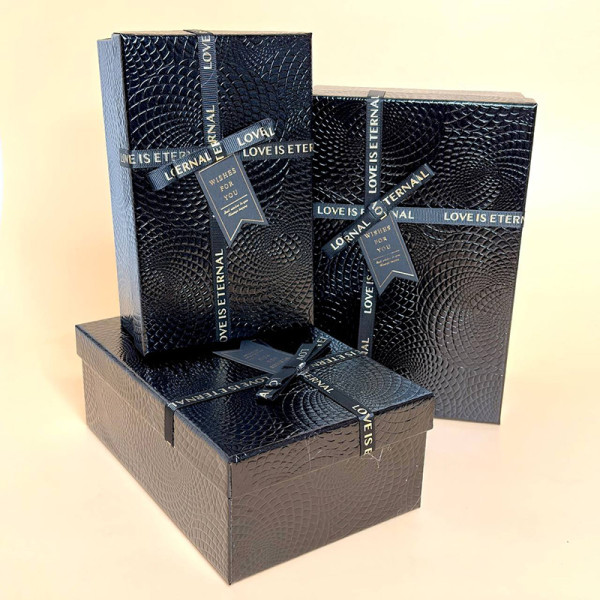 Набір тексурних коробок зі стрічкою чорного кольору