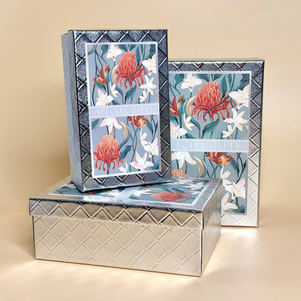 Набір подарункових коробок з малюнком "Квіти" срібного кольору