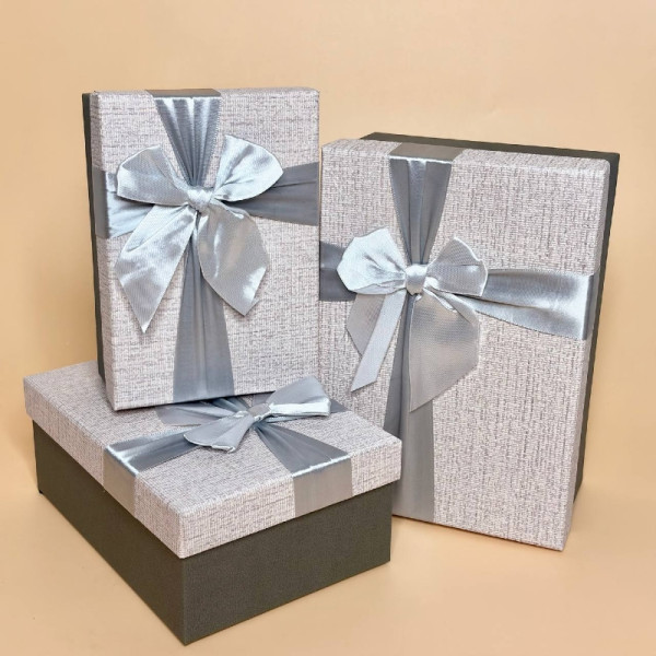 Набір подарункових коробок з декоративними бантами  сірого кольору