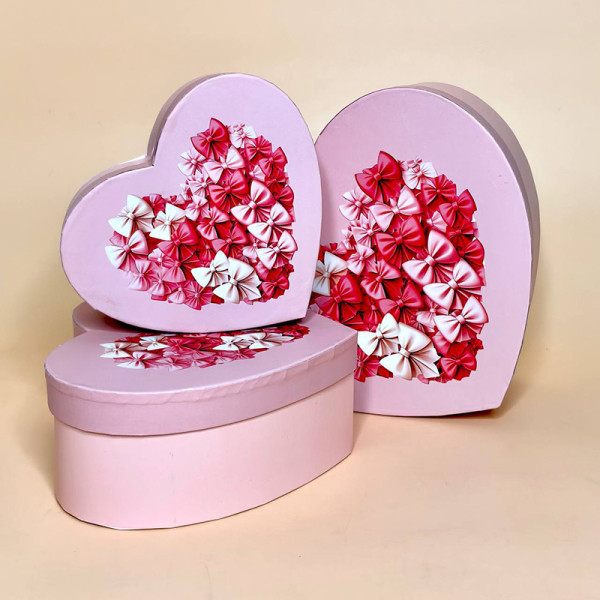 Подарункова коробка у формі серця з малюнком Бантик, рожевого
