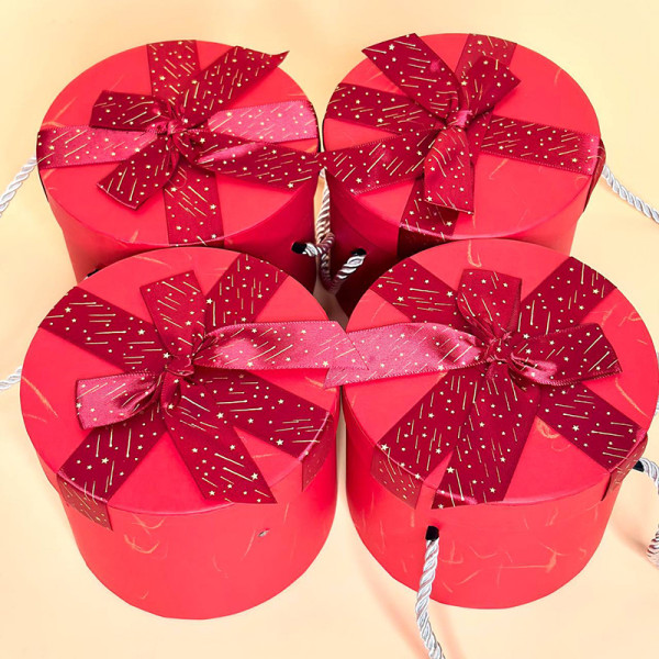 Подарункові коробки циліндричні з кришкою та бантиком червоного кольору