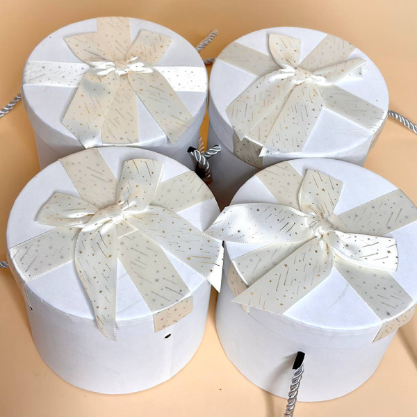 Подарункові коробки циліндричні з кришкою та бантиком білого кольору