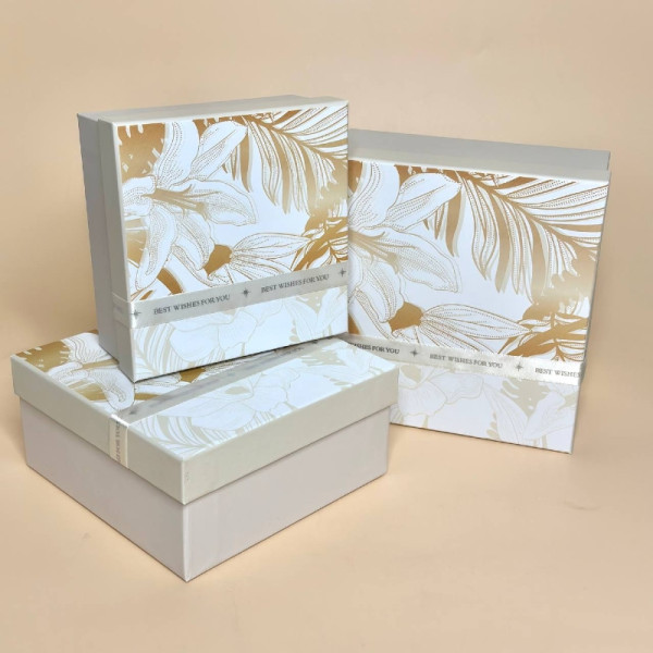 Набір з трьох подарункових коробок з квітами білого кольору