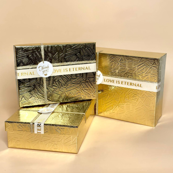 Подарункові коробки з рельєфним тисненням золотого кольору