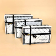 Набір прямокутних подарункових коробок з бантом білого кольору