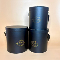 Круглі коробки для квітів та подарунків ніжно чорного  кольору