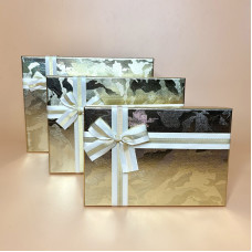 Набір прямокутних подарункових коробок з бантом золотого кольору