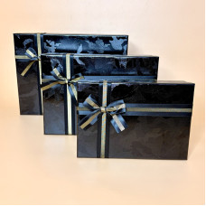 Набір прямокутних подарункових коробок з бантом чорного кольору