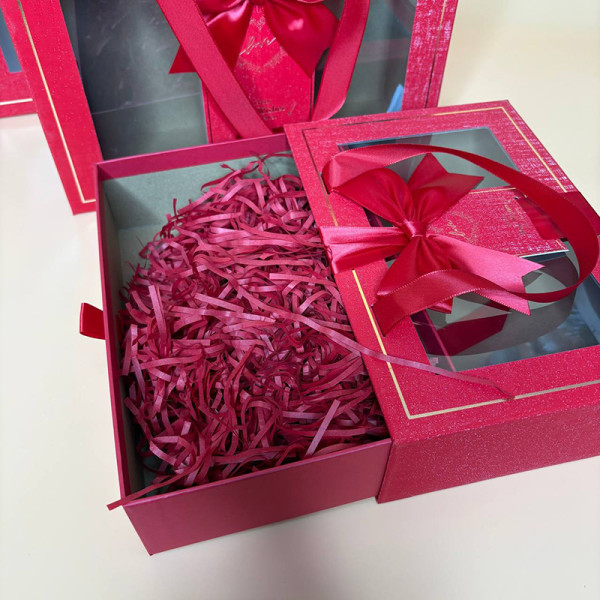 Набір подарункових коробок з ручками та віконцем 3 шт для подарунків червоного кольору