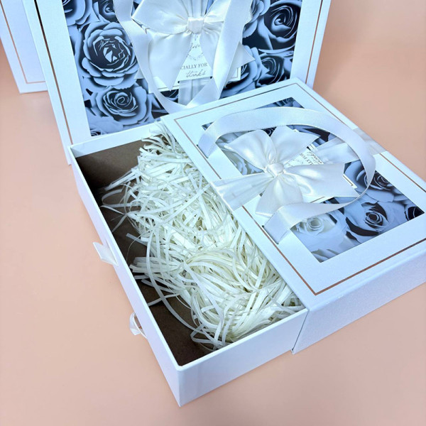 Подарункові коробки з ручками та віконцем 3 шт для подарунків білого кольору