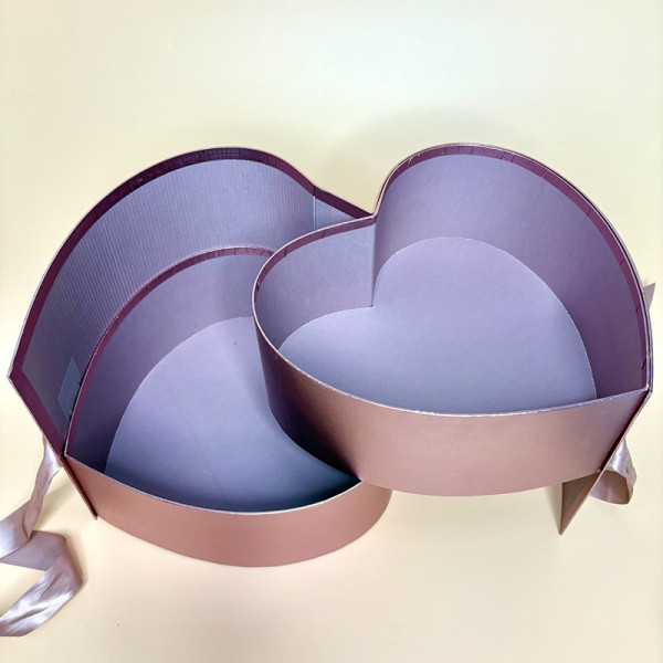 Розкішна двоярусна подарункова коробка у формі сердця рожевого кольору