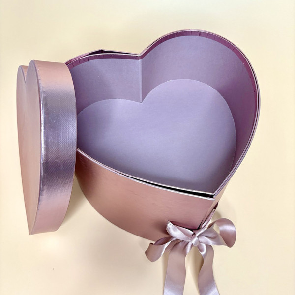Розкішна двоярусна подарункова коробка у формі сердця рожевого кольору