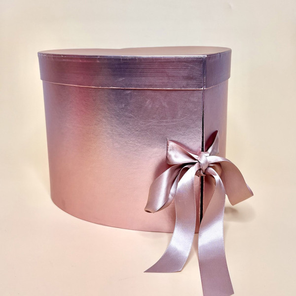 Розкішна двоярусна подарункова коробка у формі сердця рожевого кольору