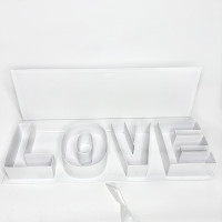 Подарункова коробка з написом “LOVE” , біла