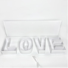 Подарункова коробка з написом “LOVE” , біла