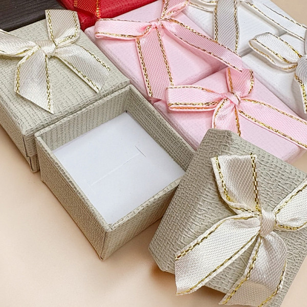 Подарункові коробочки для сережок/каблучок з бантиками 