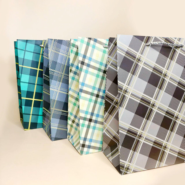Подарункові пакети у клітинку з ручками "Men" розмір S