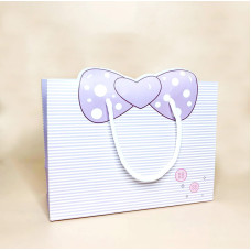 Подарунковий пакет із бантом та серцем