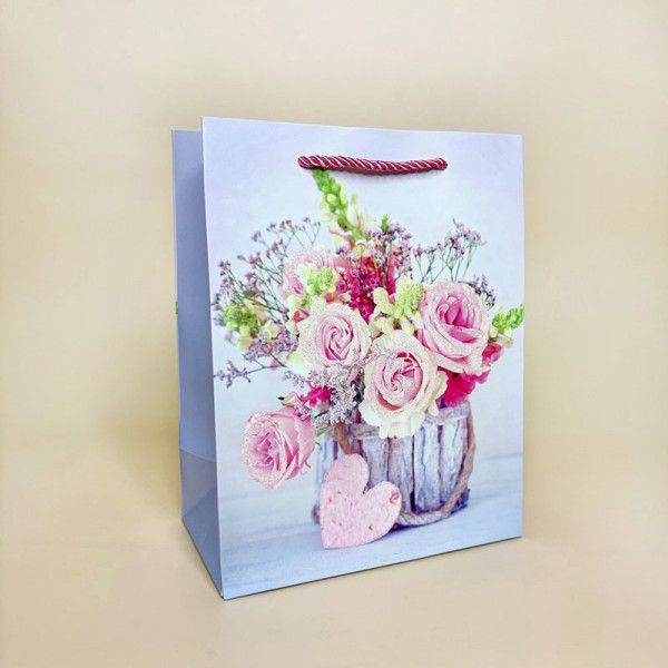 Подарунковий пакет з квітами у пастельних тонах "Квітка" 