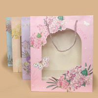 Подарунковий пакет із квітковим дизайном та екраном