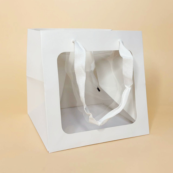 Пакет з віконцем для подарунків білого кольору