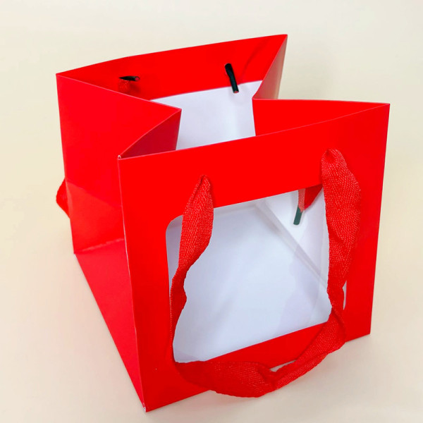 Пакет з віконцем для подарунків червоного кольору