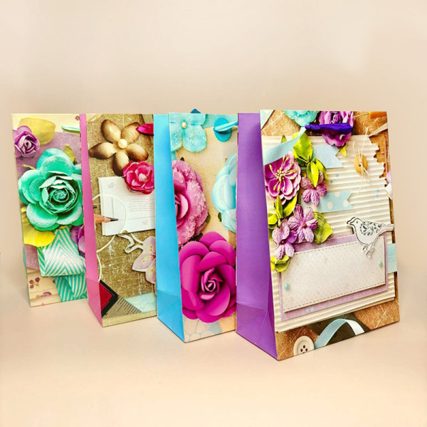 Подарунковий пакет із квітковим дизайном та декоративними елементам"Квіти" 