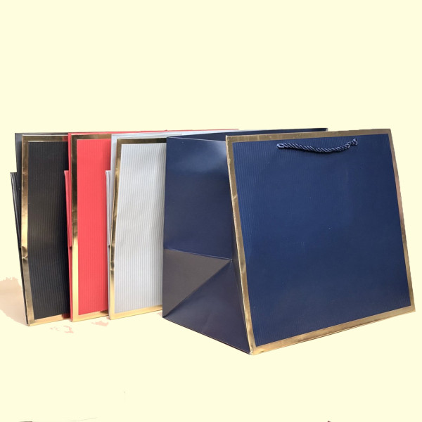 Пакети подарункові з золотистою рамкою серія "Куб" розмір L