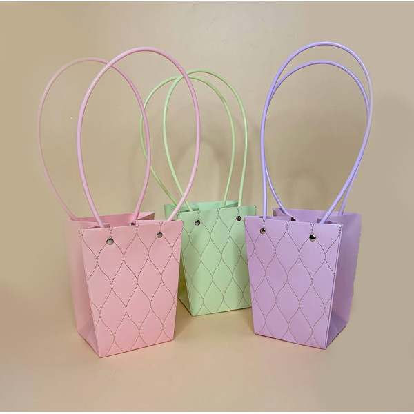 Сумочка для квітів подарункова з ручками бузкового кольору