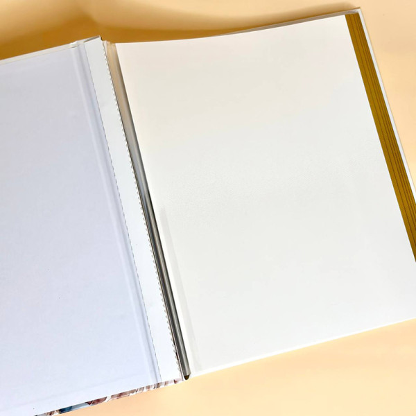 Фотоальбом з  квітковим дизайном у подарунковій коробці  рожевого кольору