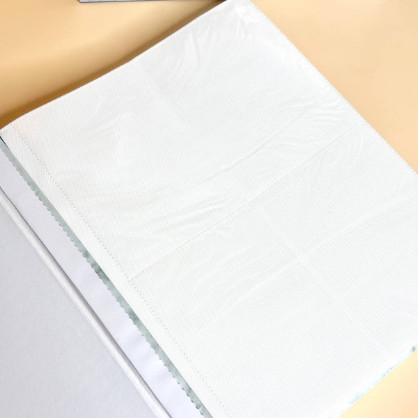 Фотоальбом з квітами у подарунковій коробці блакитного кольору