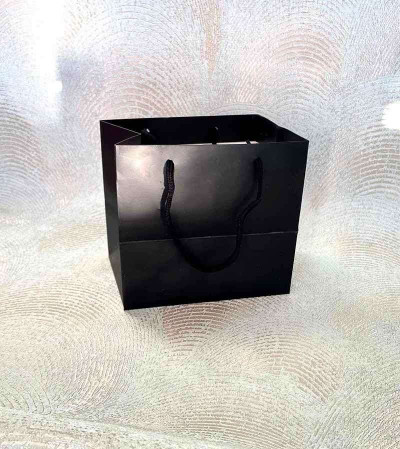Подарочный пакет цвета черный размер S